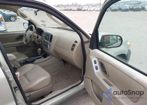 2005 Ford Escape Xlt z USA, uszkodzony, nr VIN 1FMYU03105KD52028